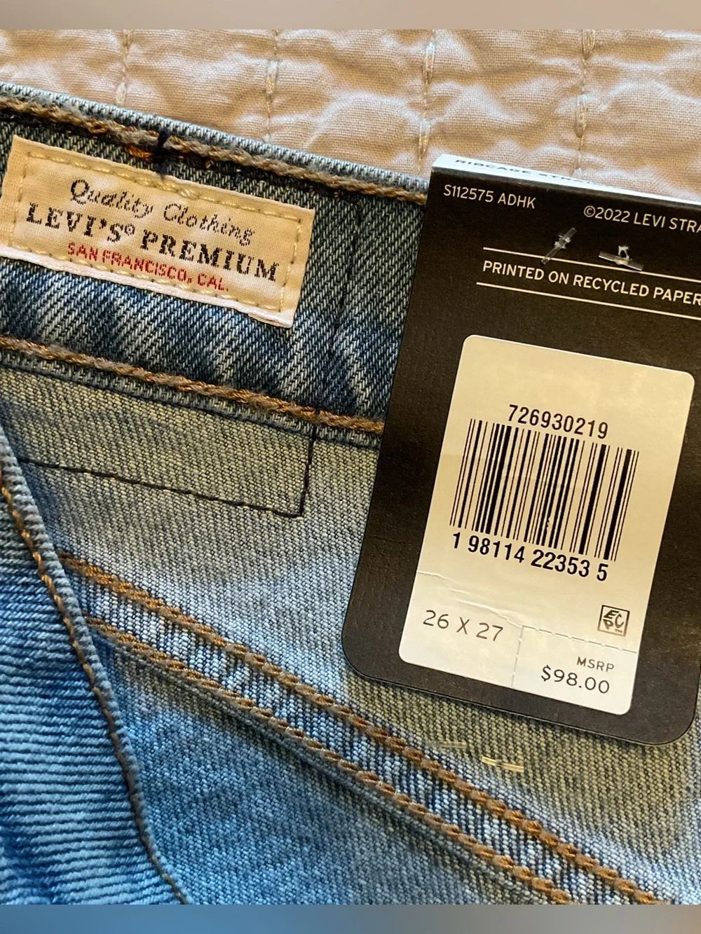 NEW Levi's Premium Ribcage Straight Ankle Jeans - Picture 7 of 16